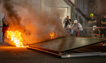 Large-scale fire test of roof-mounted solar panels, illustrating fire safety guidance for photovoltaics, electrification and building renovation.