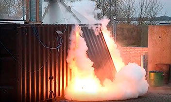 Battery fire test in MOBAT, DBI’s mobile battery fire testing unit, supporting safe and flexible testing of lithium-ion battery fire behaviour.