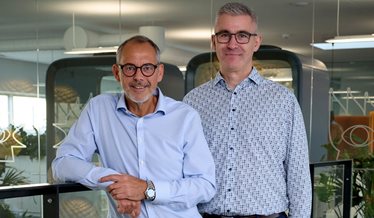 Photo of DBI’s outgoing and incoming CEOs, Jesper Ditlev and Carsten Damgaard.